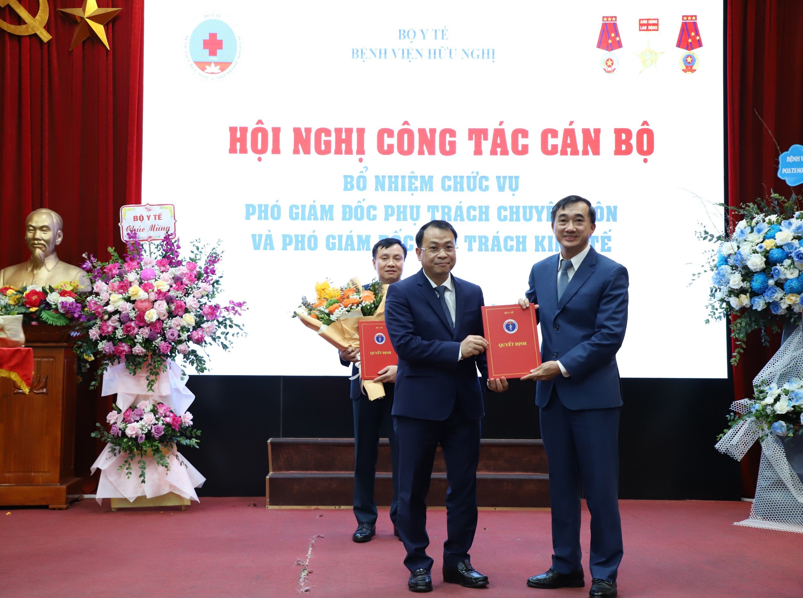 Bộ Y tế trao quyết định bổ nhiệm hai Phó Giám đốc Bệnh viện Hữu Nghị