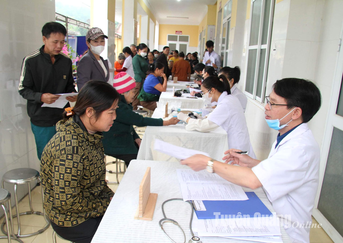 Trên 2.000 người dân tại huyện Sơn Dương, tỉnh Tuyên Quang được khám sàng lọc bệnh tăng huyết áp và đái tháo đường