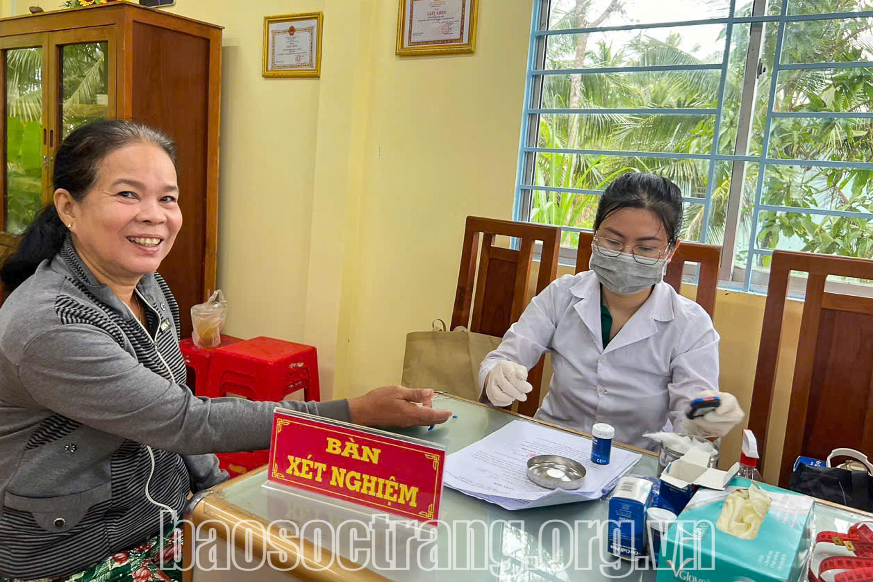 Khám sàng lọc bệnh tăng huyết áp, đái tháo đường cho người dân ở Sóc Trăng