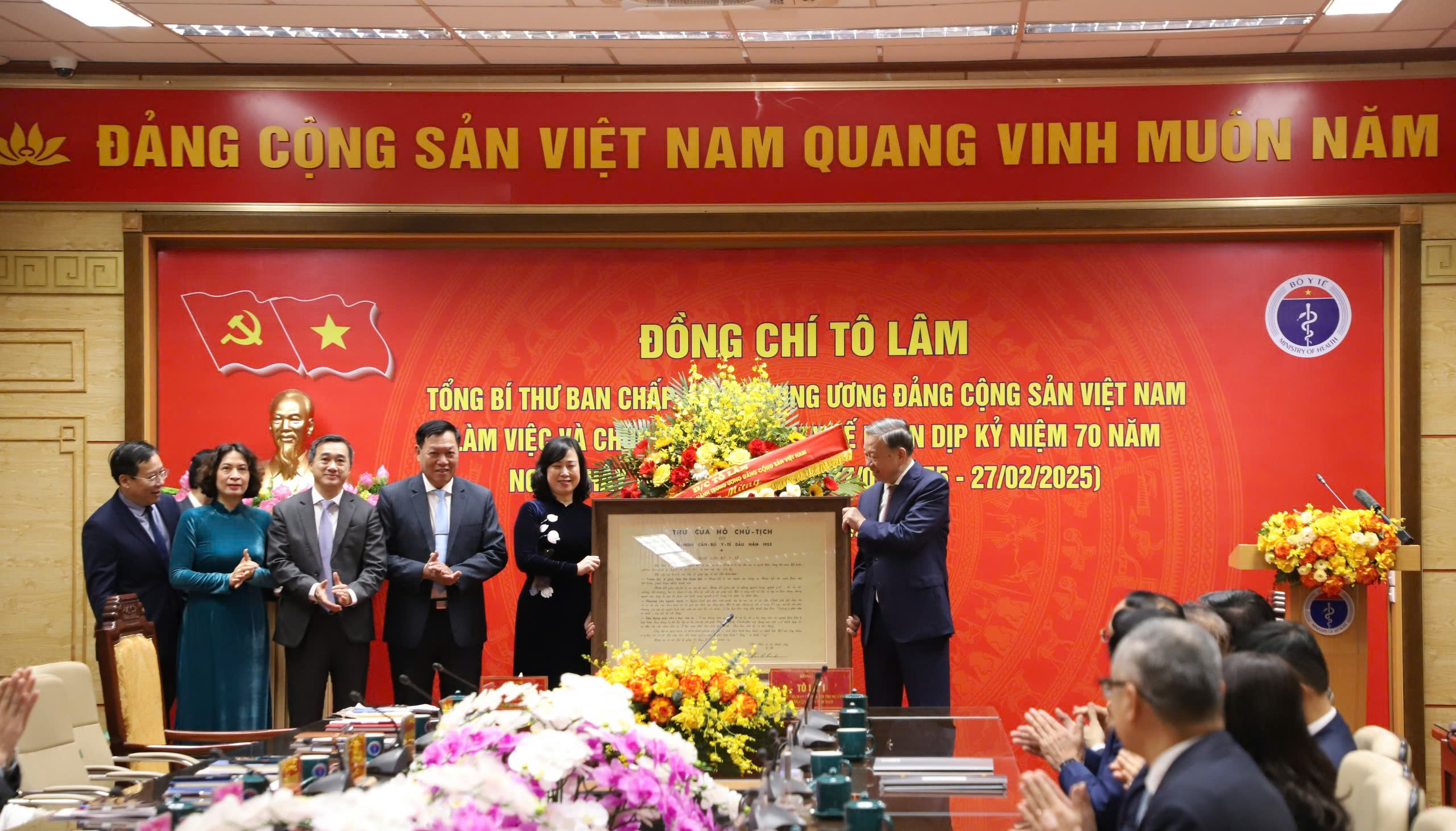 Tổng Bí thư Tô Lâm thăm và chúc mừng Ngành Y tế nhân dịp kỉ niệm 70 năm Ngày Thầy thuốc Việt Nam