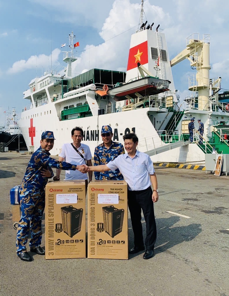btr-lan26-17456378386211358328594 Đoàn công tác Bộ Y tế thăm, tặng quà quân, dân trên quần đảo Trường Sa và Nhà giàn DK1- Ảnh 8.
