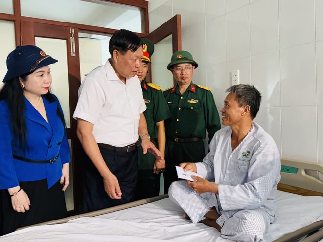 truong-sa-19-17456354437531871809379 Đoàn công tác Bộ Y tế thăm, tặng quà quân, dân trên quần đảo Trường Sa và Nhà giàn DK1- Ảnh 17.